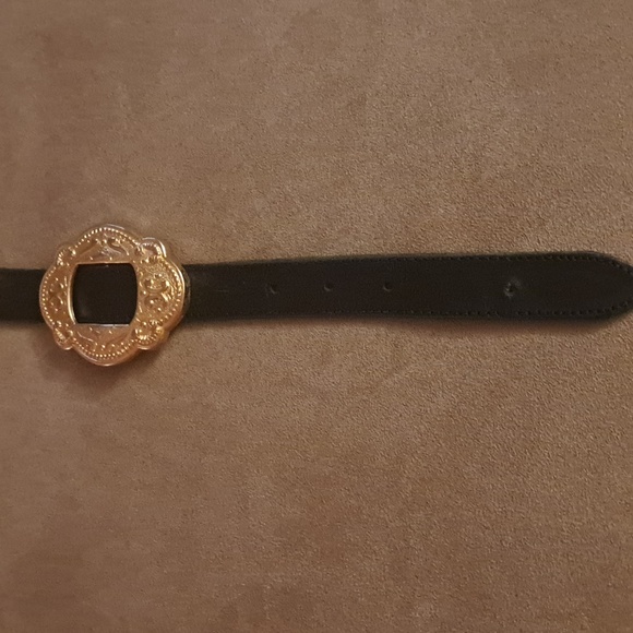 Elegant Black Belt with Gold Accents - Picture 2 of 8